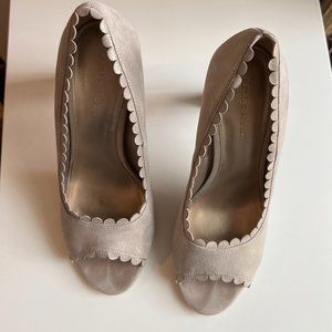 Pelle Moda Chunky Heel with Scalloped Edging Size 8.5